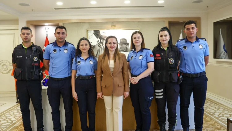 Özdemir: Zabıta ekibimiz sahadaki yüzümüz ANTALYA Büyükşehir Belediyesi Başkan Vekili Büşra Özdemir, Zabıta Teşkilatı'nın kuruluşun