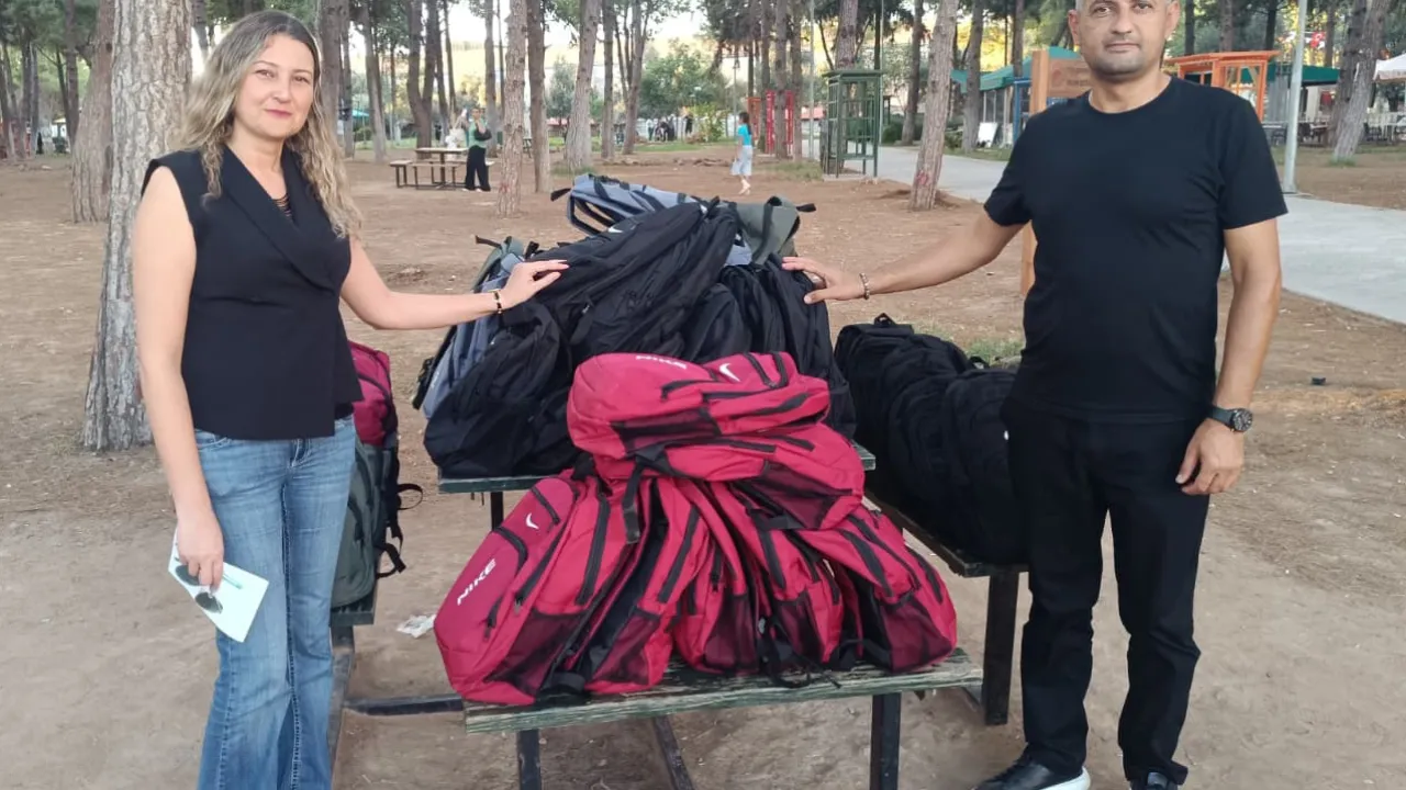 ANTALYA Yardımlaşma Platformu, gönüllülerin desteğiyle okula başlayacak öğrencilere kırtasiye ve