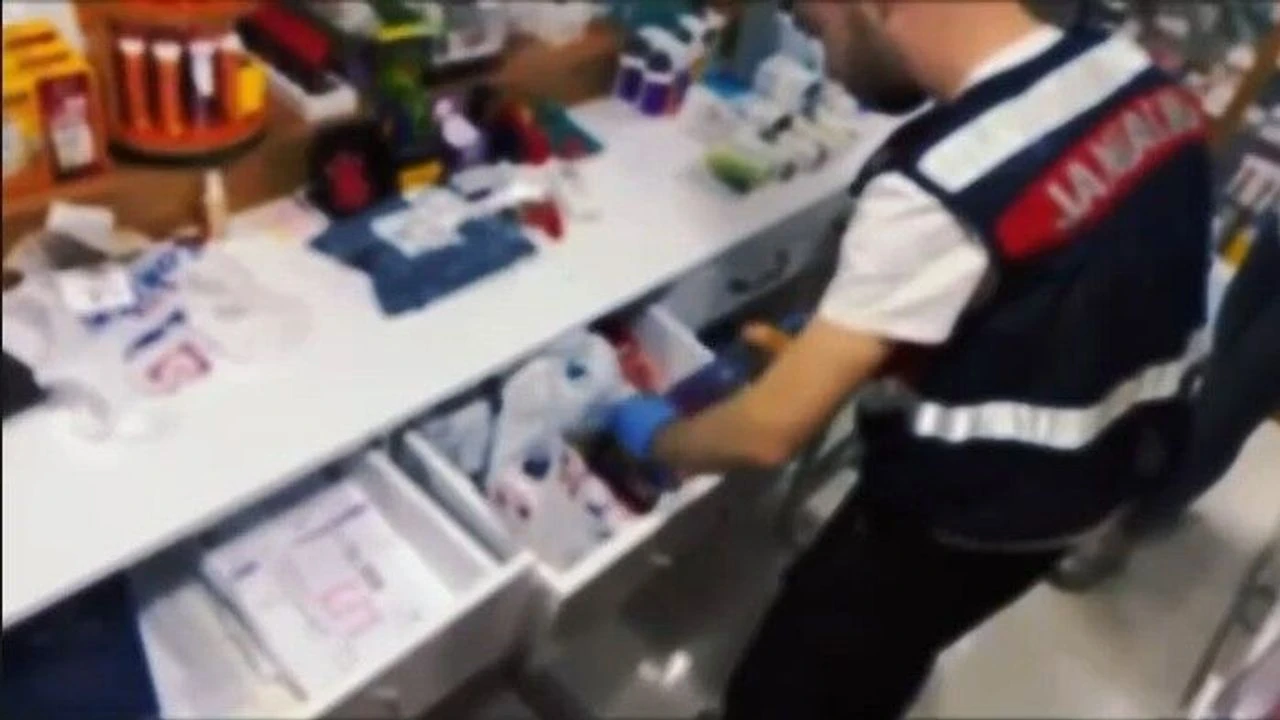 Antalya Korkuteli’nde jandarma operasyonunda 20 bin sentetik hap ele geçirildi.