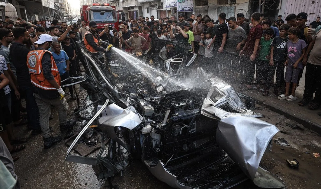 İsrail’in Gazze’de bir araca düzenlediği İHA saldırısında 2 kişi hayatını kaybetti İsrail ordusunun Gazze kentinin Tel el-Heva Mahallesi'nde sivil bir araca