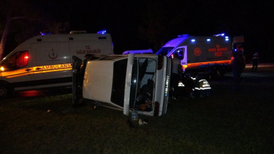 Refüj bordürüne çarpan otomobil takla attı Antalya'nın Manavgat ilçesinde refüj bordürüne çarptıktan sonra takla atarak devrilen
