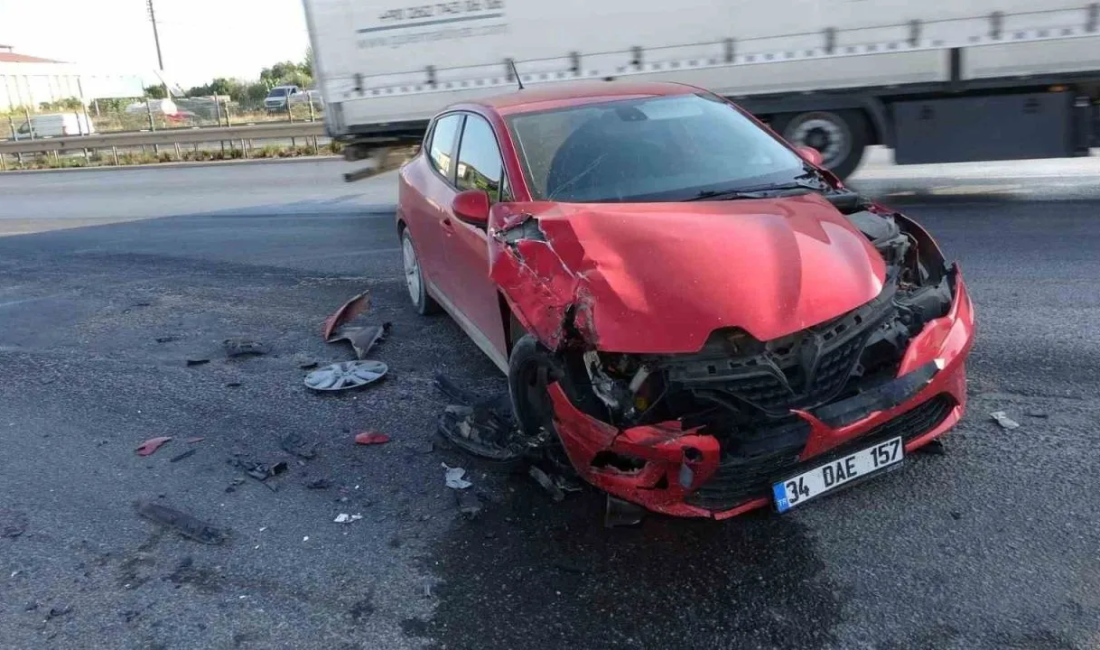 Antalya’da kamyonet ile otomobil çarpıştı Antalya’nın Manavgat ilçesinde kamyonet ile otomobilin çarpışması sonucu meydana gelen