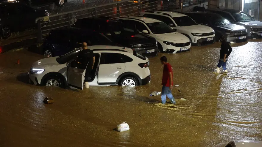 Uyarıların ardından Doğu Karadeniz Bölgesi'nde sağanak etkili olmaya başladı. Özellikle