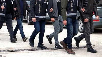 Usulsüz vatandaşlık soruşturmasının ikinci dalgasında 72 şüpheli gözaltına alındı. Bin
