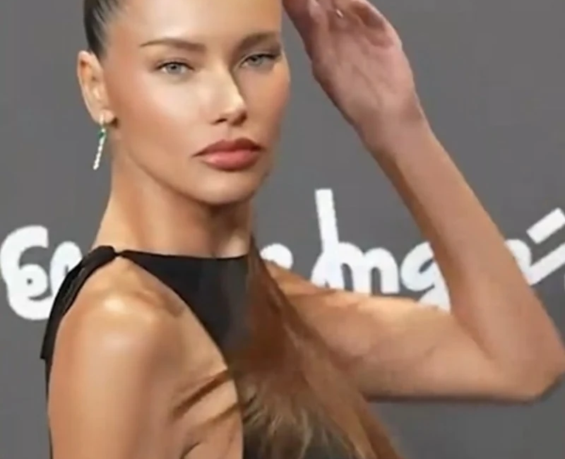 Adriana Lima’nın son hali gündem oldu: “45 değil 25 yaşında” yorumları Dünyaca ünlü Brezilyalı model Adriana Lima, İspanya’nın başkenti Madrid’de katıldığı