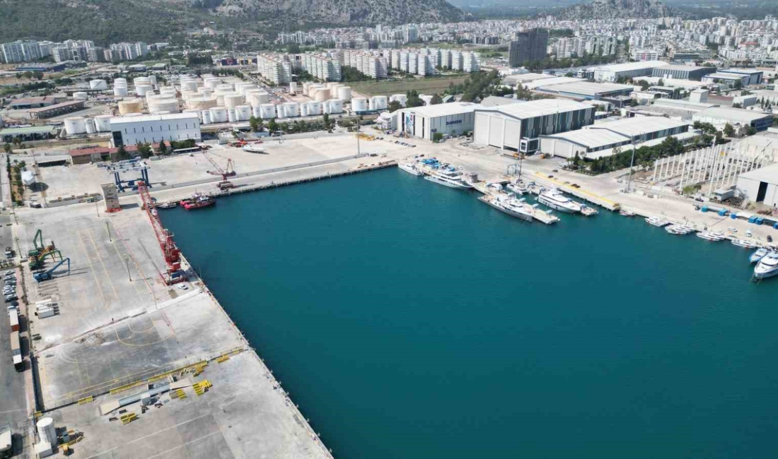 Antalya Serbest Bölgesi’nde ihracatın ithalatı karşılama oranı yüzde 199’a ulaştı Antalya Serbest Bölgesi'nde ticaret hacmi 2026 yılı Ağustos sonu itibarıyla