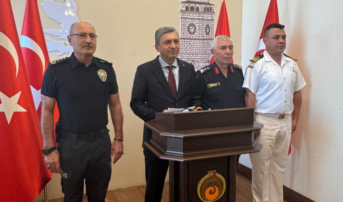 Antalya’da asayiş toplantısında eylül verileri açıklandı, trafikte 8 kişi öldü Antalya'da Vali Hulusi Şahin başkanlığındaki İl Asayiş ve Güvenlik Bilgilendirme