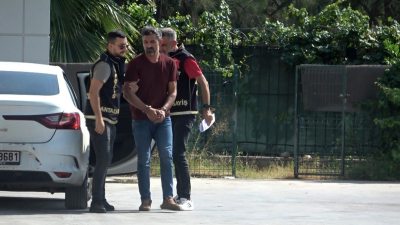 Antalya'nın Muratpaşa ilçesinde eski eşini eşarpla boğarak öldürdüğü iddia edilen