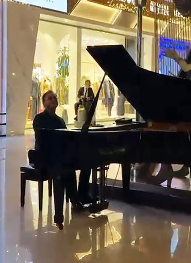 Antalya'da etkili olan şiddetli yağış, 5 yıldızlı bir otelin bir