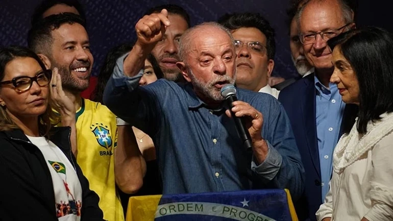 Brezilya’da Seçimi Lula Kazandı, Bolsonaro Sonucu Tanımadı Brezilya'da devlet başkanlığı seçiminin ikinci turunu resmi olmayan sonuçlara göre
