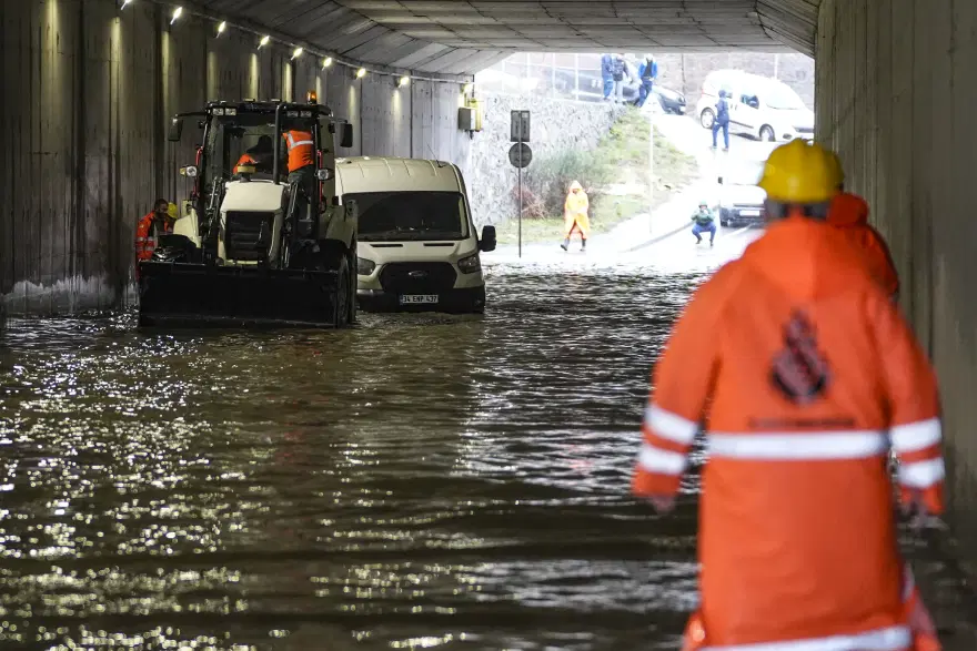 Üç büyükşehirde salı günü sağanak yağış etkili olacak. Meteoroloji Genel