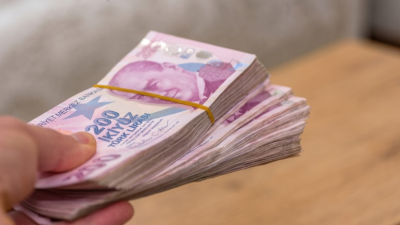 Emekli maaşlarında yeni bir düzenleme hazırlığı gündeme geldi. 2027 bütçesi